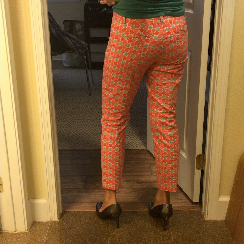 GAP Slim Cropped Geometric Print Capris - Picture 3 of 6